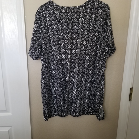 Women Within Size 3x Black And White V Neck Top Cotton/Polyester RN 88842 - Picture 5 of 7